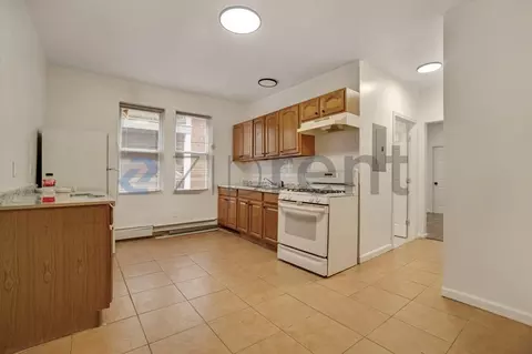 204 Magnolia St #2R, Hartford, CT 06112