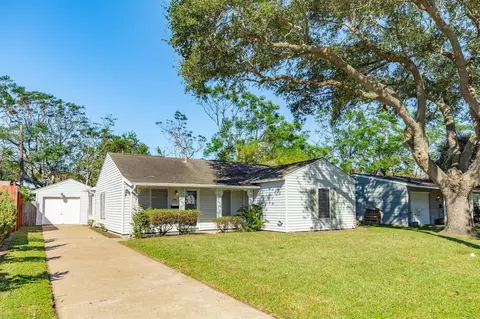 114 Tarpon Ave, Galveston, TX 77550