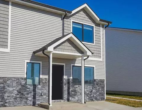 14214 Springbrook Trl, Urbandale, IA 50323