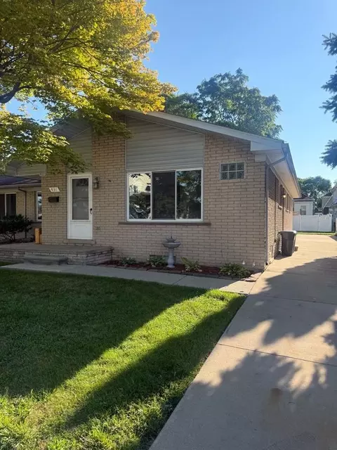 931 3rd St, Wyandotte, MI 48192