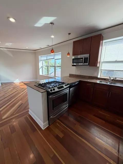 7229 N Rogers Ave #3E, Chicago, IL 60645