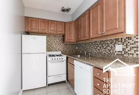 5820 N Sheridan Rd #509, Chicago, IL 60660