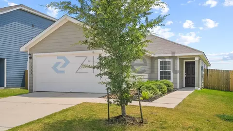 5822 Sapphire Lagoon Rd, Mont Belvieu, TX 77523