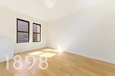 29-08 31st Ave #E14, Astoria, NY 11106