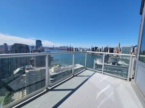 45-45 Center Blvd #PH16, New York, NY 11109