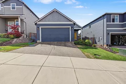 948 NE Trillium Dr, Estacada, OR 97023