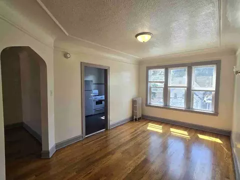 836 N Massasoit Ave #2B, Chicago, IL 60651