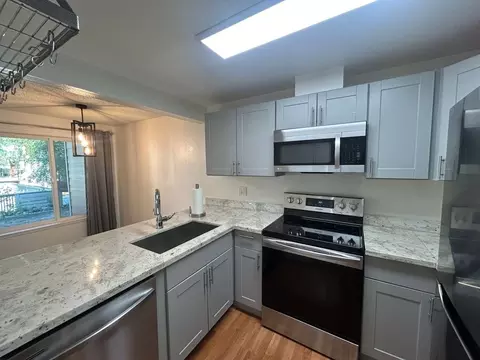12612 NE 119th St, Kirkland, WA 98034