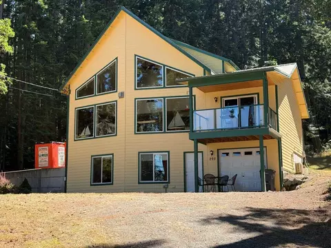 295 Rhodena Dr, Coupeville, WA 98239