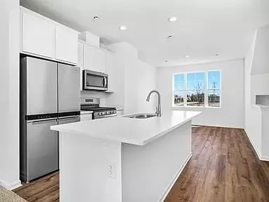 2032 Yellowstone Blvd #2032, Mundelein, IL 60060