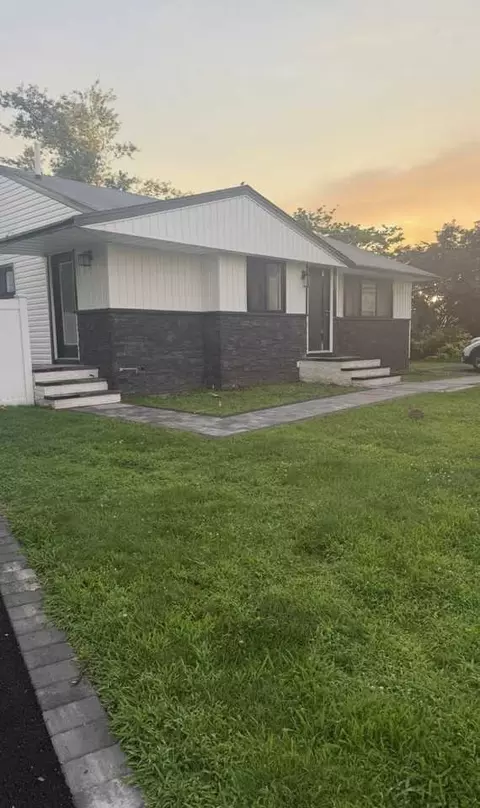 58 Amherst Ln, Hicksville, NY 11801