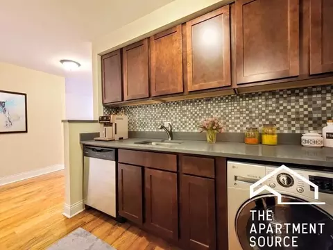 555 W Arlington Pl #508, Chicago, IL 60614