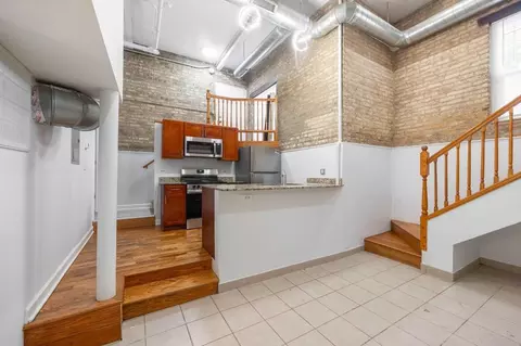2042 W Touhy Ave #G, Chicago, IL 60645