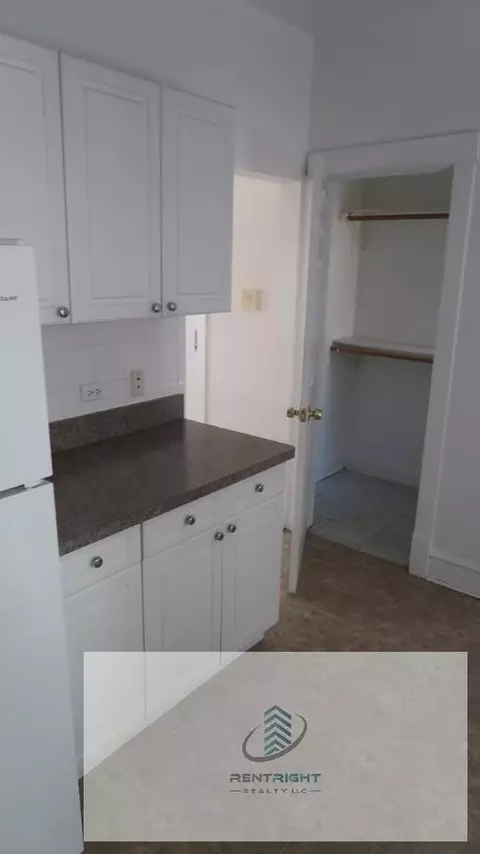 4846 W Hutchinson St #4848-3B, Chicago, IL 60641