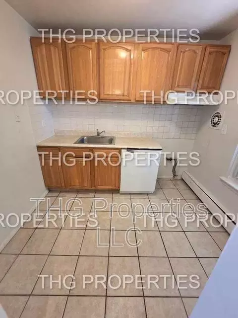 27 Green St, Westwood, NJ 07675