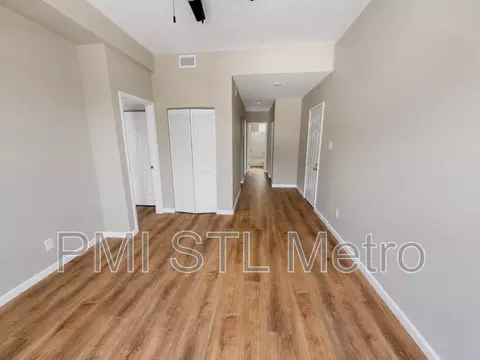 3672 Russell Blvd #3E, Saint Louis, MO 63110
