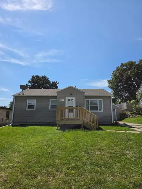 7057 Binney St, Omaha, NE 68104