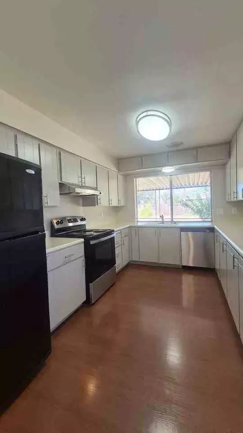 7338 Hayward Dr, Sacramento, CA 95828