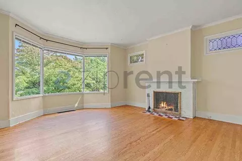 3825 SW View Point Ter #A, Portland, OR 97239