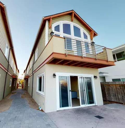 6631 Del Playa Dr, Isla Vista, CA 93117