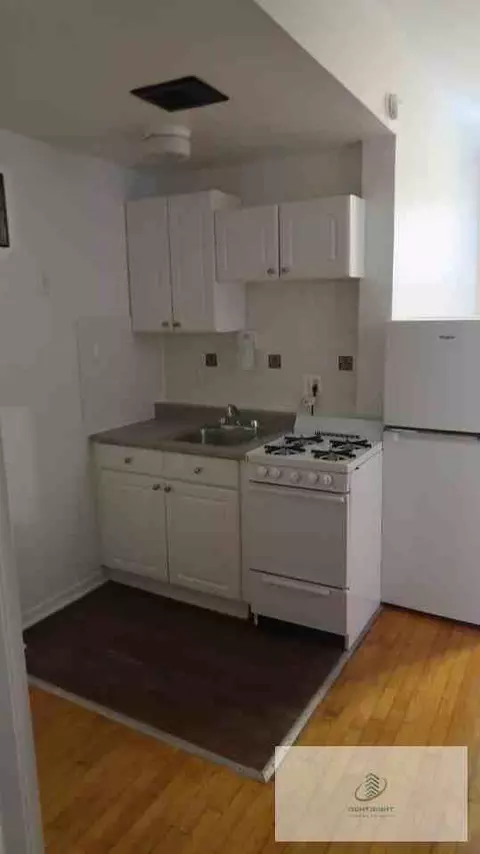 755 W Buena Ave #302, Chicago, IL 60613