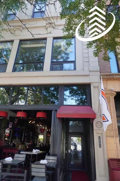 1061 W Madison St #2R, Chicago, IL 60607