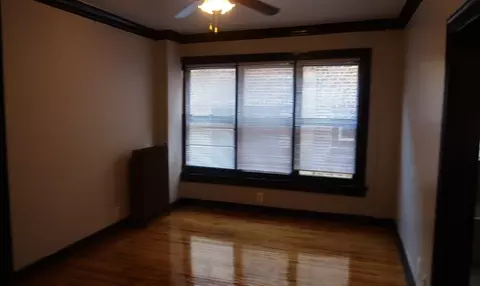 846 W Montrose Ave #203, Chicago, IL 60613