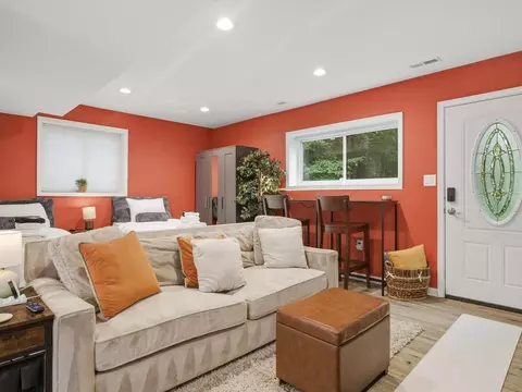 8341 Rolling Rd #1620557P, Springfield, VA 22153