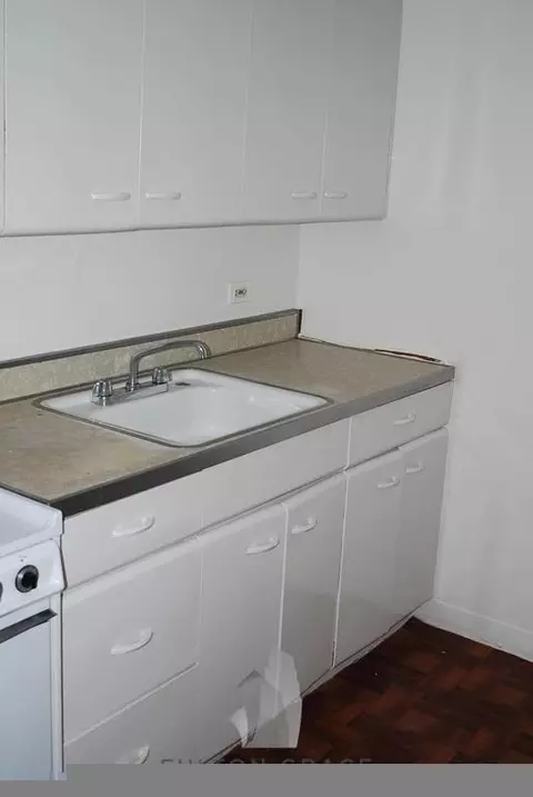 1360 W Touhy Ave #301, Chicago, IL 60626