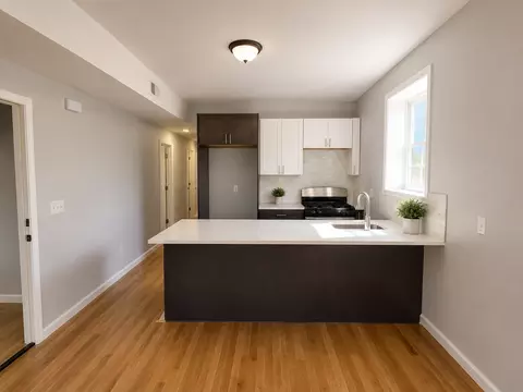 724 S 18th St #3D, Newark, NJ 07103