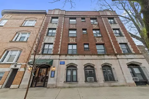 635 W Barry Ave #102, Chicago, IL 60657