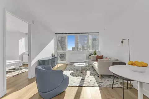 24-01 44th Rd, Long Island City, NY 11101
