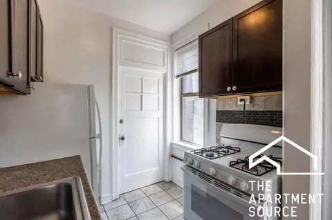 1367 W Estes Ave #2K, Chicago, IL 60626