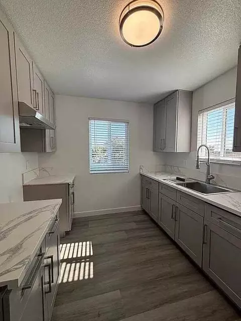 1610 W Civic Center Dr #4, Santa Ana, CA 92703