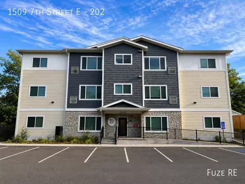 1509 7th St E #202, Saint Paul, MN 55106