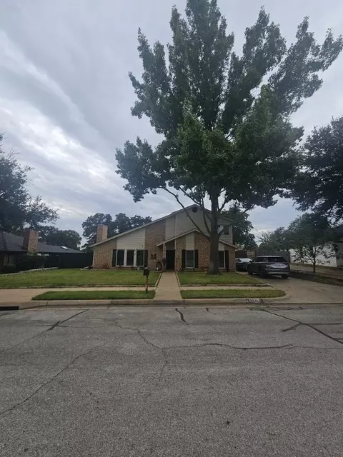 2020 Oakmeadow St #1, Bedford, TX 76021