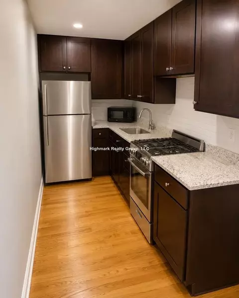 5750 N Kenmore Ave #512, Chicago, IL 60660