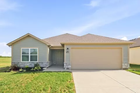 851 N Pear St, Gardner, KS 66030