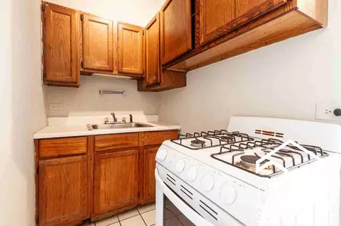 511 W Melrose St #314, Chicago, IL 60657
