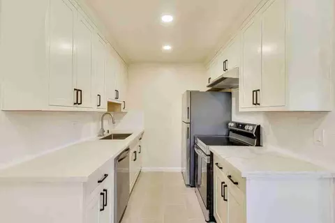 2180 Ashby Ave #02, Berkeley, CA 94705