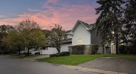 8349 Kimball Dr, Eden Prairie, MN 55347