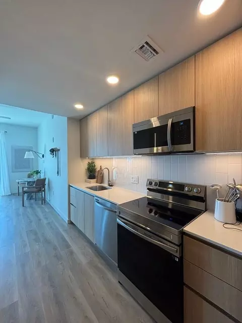 160 NW 32nd St #S1, Miami, FL 33127