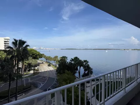 200 SE 15th Rd #NA, Miami, FL 33129