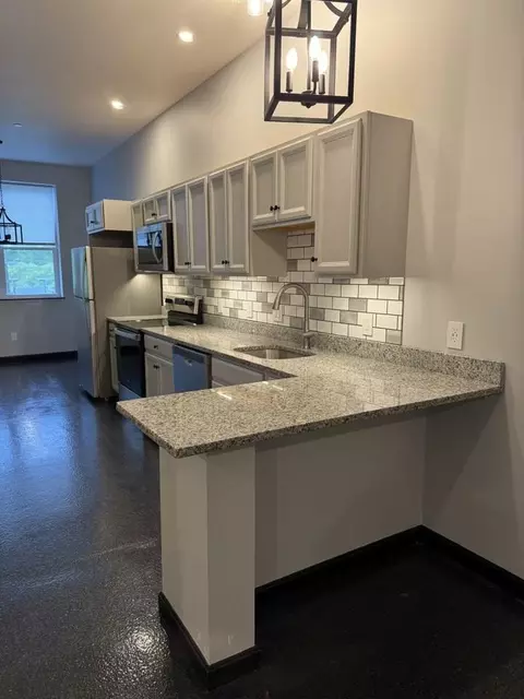 24 Beacon St #144D, Littleton, NH 03561
