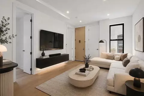 205 8th Ave #2R, New York, NY 10011