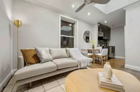 437 W 53rd St #3B, New York, NY 10019