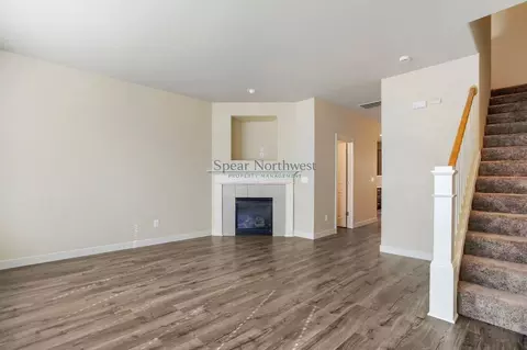 1976 NW Florence Ave, Gresham, OR 97030 photo 4