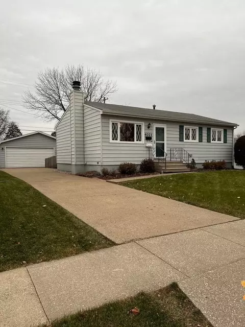4021 10th St, East Moline, IL 61244