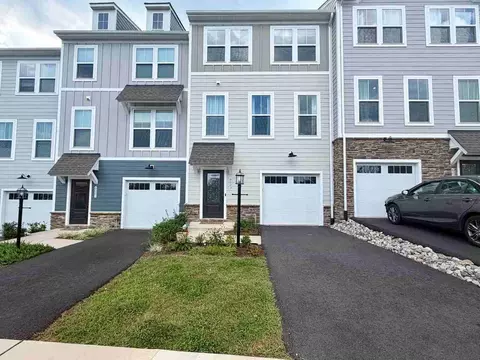 6003 Mccomb St, Crozet, VA 22932