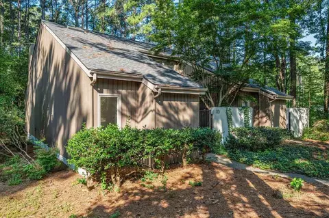 13 Vauxhall Pl, Chapel Hill, NC 27517